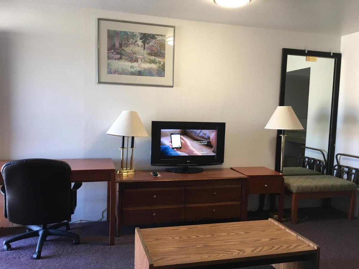 Maple Inn And Suites לוס באנוס מראה חיצוני תמונה