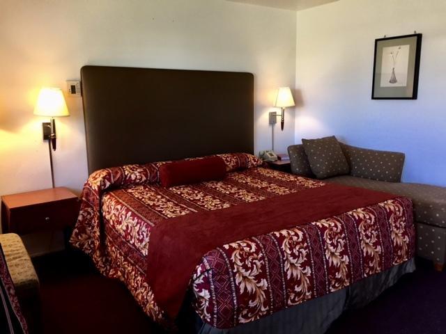 Maple Inn And Suites לוס באנוס מראה חיצוני תמונה