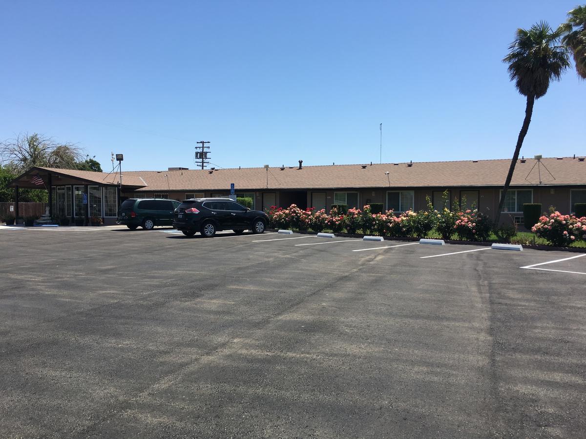 Maple Inn And Suites לוס באנוס מראה חיצוני תמונה