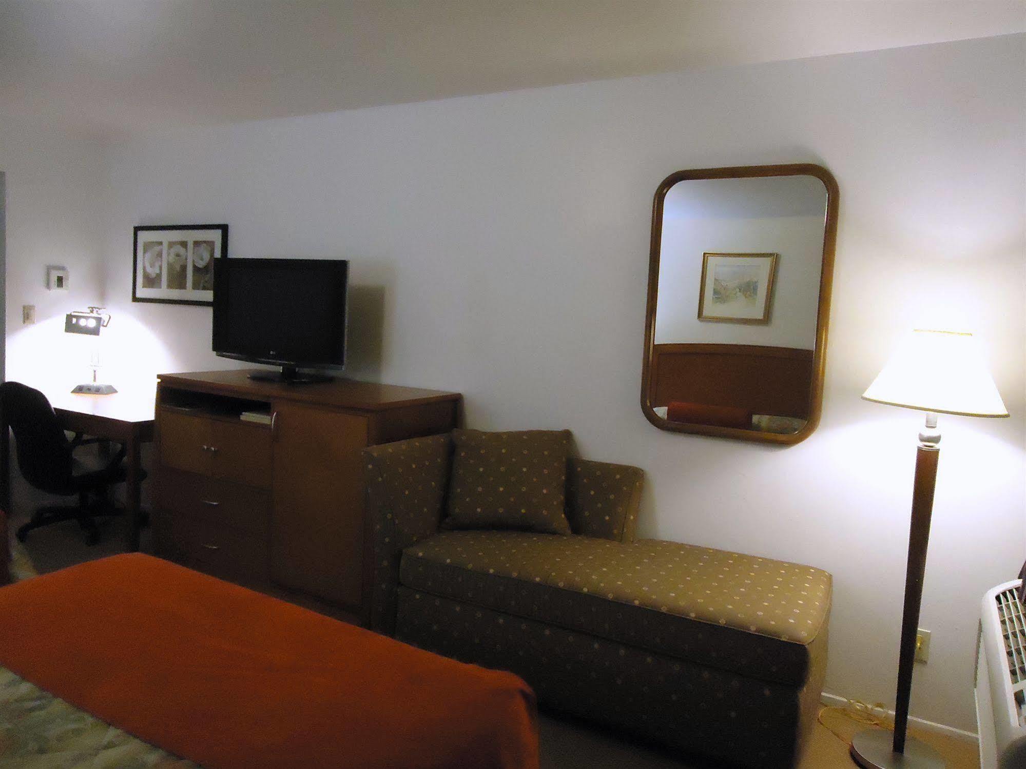 Maple Inn And Suites לוס באנוס מראה חיצוני תמונה